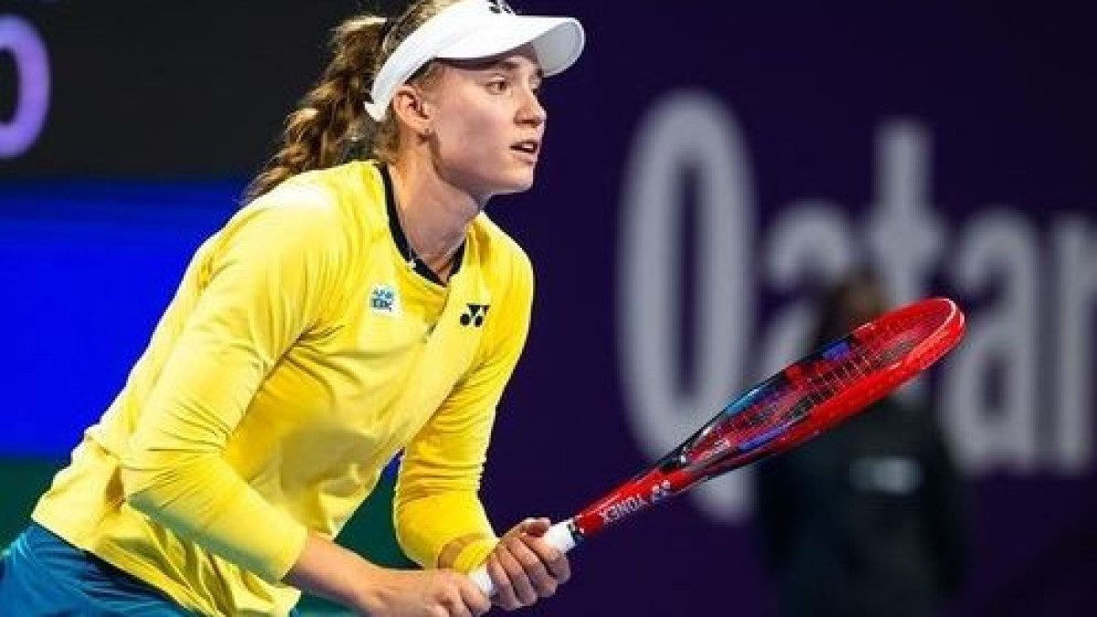 Елена Рыбакина испытала проблемы в матче за выход в четвертьфинал турнира в Дохе