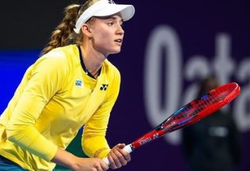 Елена Рыбакина испытала проблемы в матче за выход в четвертьфинал турнира в Дохе