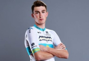 Казахстанский гонщик «Астаны» финишировал 32-м на первом этапе «Волты Алгарви»