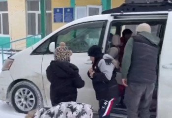 Өскеменге бара жатқан моңғолиялық 11 бала мен 2 ересек адам эвакуацияланды