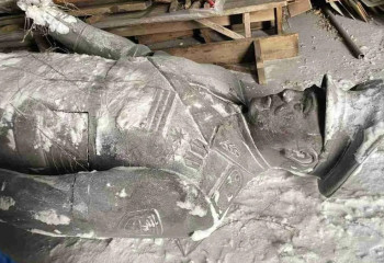 Министрлік экс-президенттің университет алдындағы ескерткішін неліктен алғанын түсіндірді