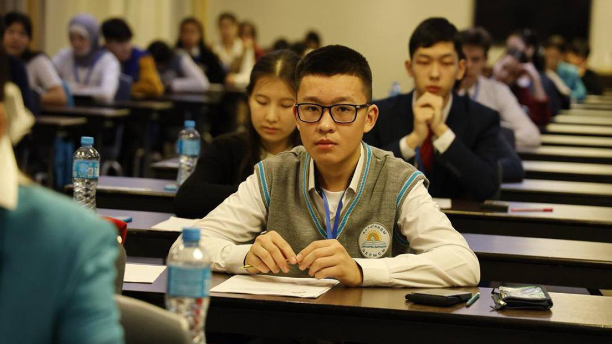 О проектах по развитию сельских школ Казахстана рассказал министр просвещения