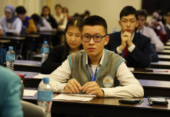 О проектах по развитию сельских школ Казахстана рассказал министр просвещения