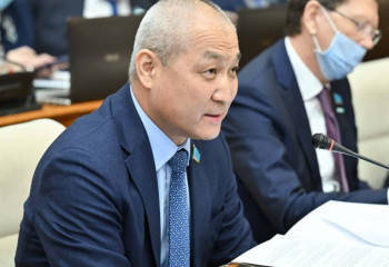 «Жасым үлкен деп әңгіме айта беруге болмайды». Еділ Жаңбыршин эколог Мэлс Елеусізовпен келіспей қалды