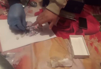 Шымкентте 24 жастағы жігіттің жалдамалы пәтерінен ірі мөлшерде есірткі табылды