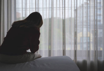 Шымкентте полицейлер әйелді порнографиялық бейнероликтермен бопсалап келген