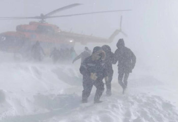 Область Абай: четыре человека пострадали от обморожения, застряв в метель на трассе