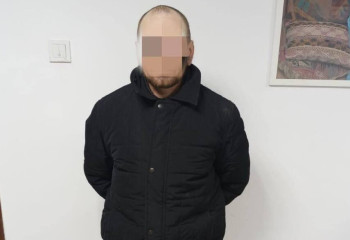 Мужчина избил девушку и скрылся с места преступления в ЗКО