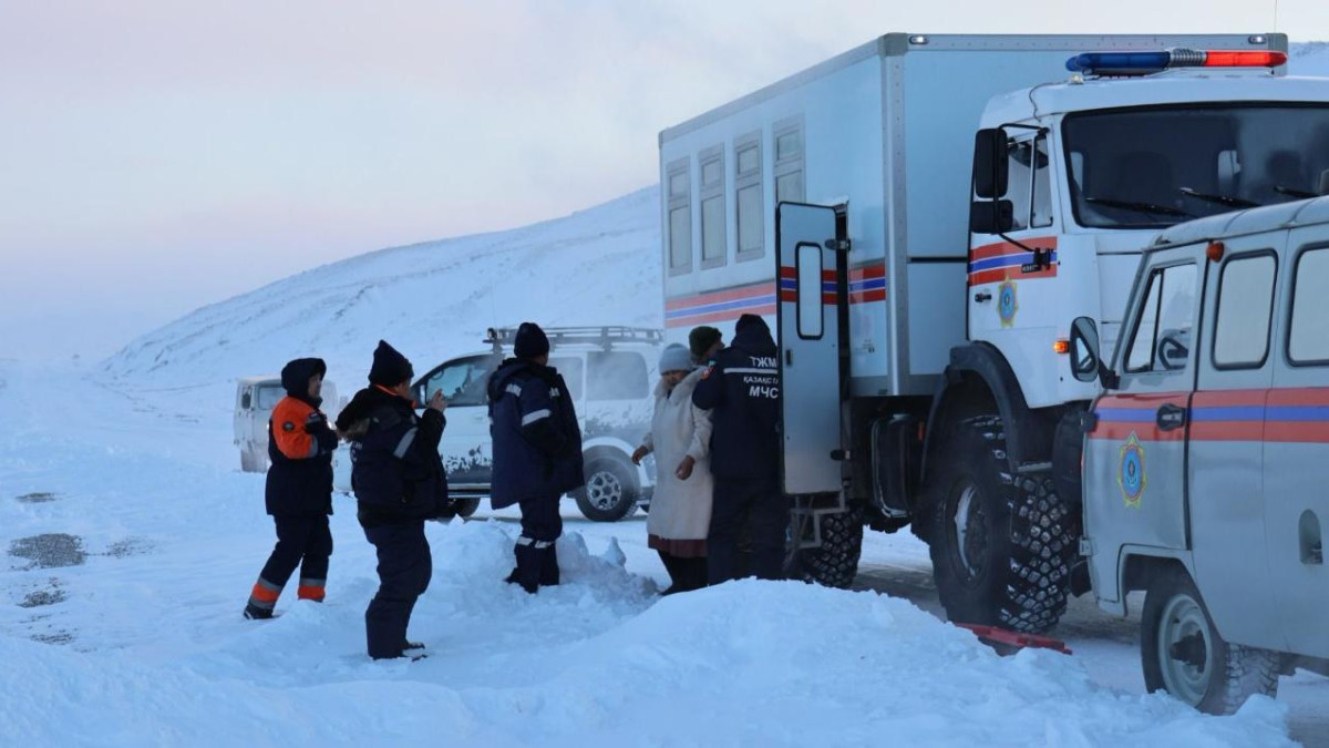 380 человек эвакуировали с заснеженных трасс в области Абай