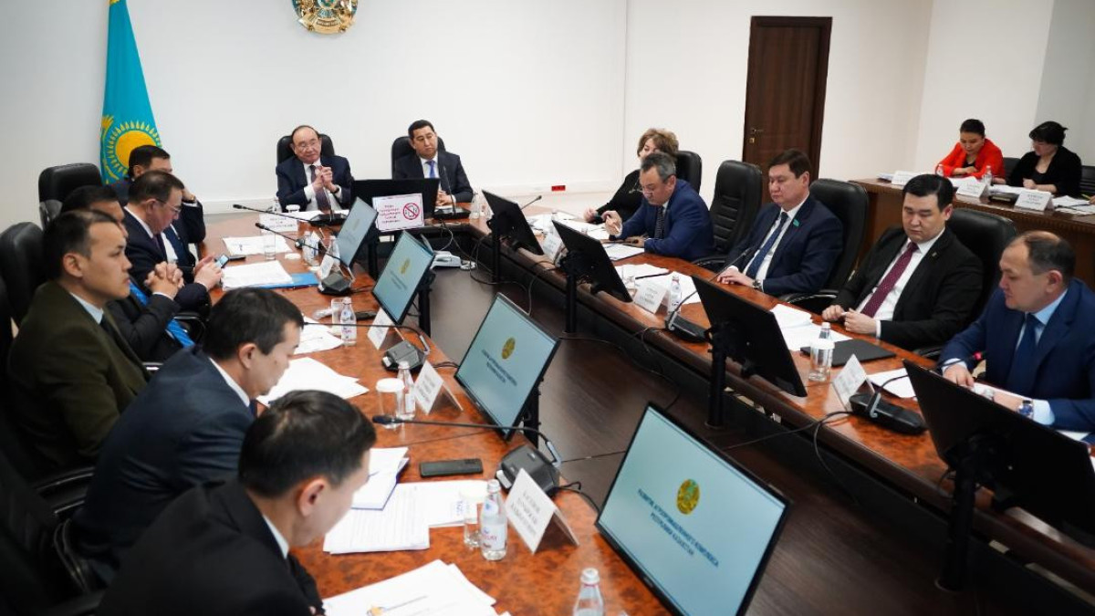 Айдарбек Сапаров обсудил с сенаторами вопросы развития АПК
