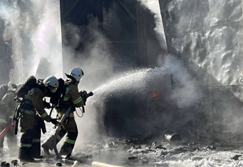 Алматы қоймасындағы өртті сөндіру күрделене түсті