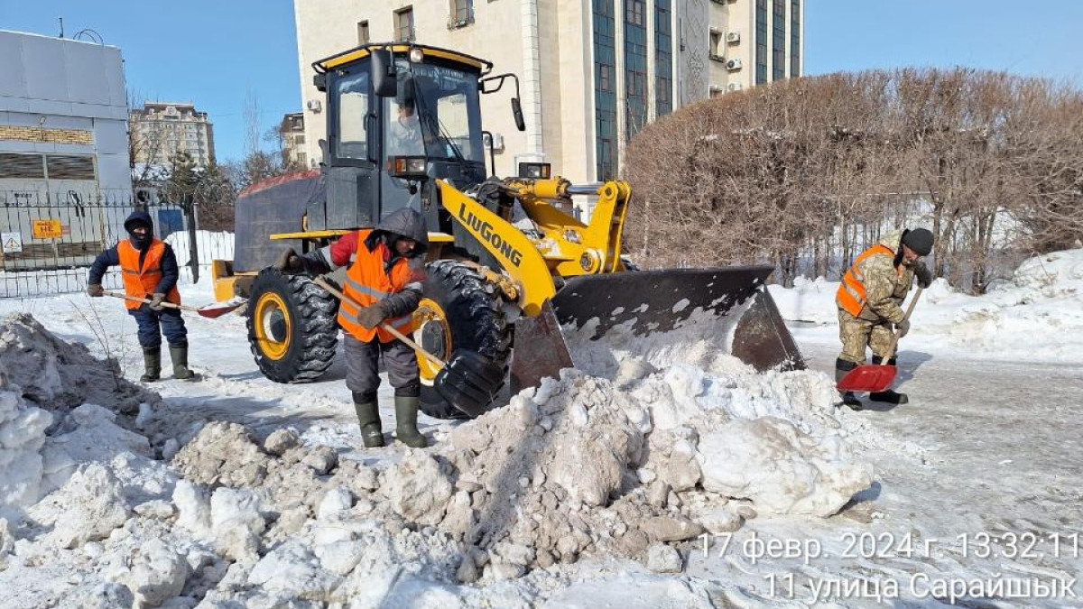 Астанада 2,2 мыңнан астам жол жұмысшысы қар тазалауға шықты