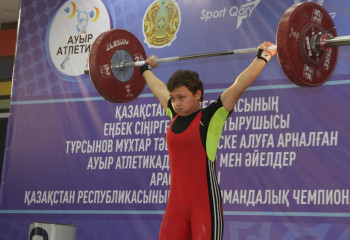 В Костанае определяют сильнейших тяжелоатлетов страны