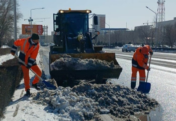 Власти Актау рассказали о борьбе с гололедом