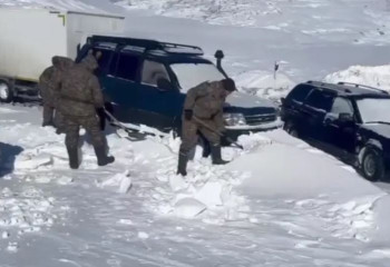 В области Абай военные эвакуировали из снежного плена 120 человек