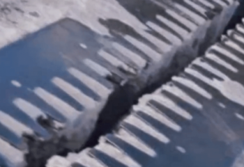 Мост через Иртыш треснул от мороза в Семее