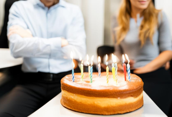 Жұмыс орнында отырыс жасап, туған күн тойлағандар айыппұл төлейді