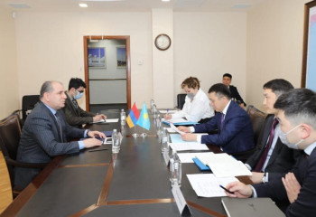 Марат Қарабаев  Арменияның Қазақстандағы Елшісімен кездесті