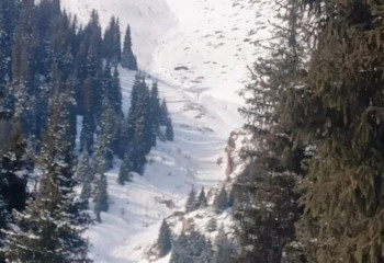 В Алматы сошли 8 лавин и перекрыли туристические маршруты