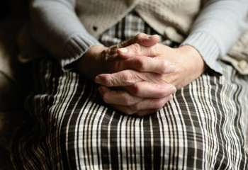 Шардарада жалғызбасты әйел жыңғыл арасында күнелткен