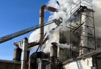 В Костанае горит элеватор