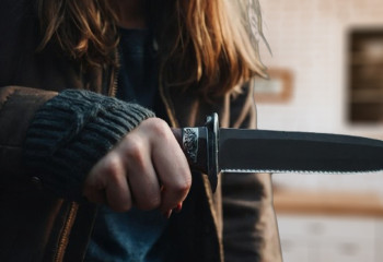 Шымкентте күйеуін пышақтап тастаған үш әйел сот алдында жауап берді