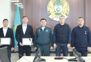 Алматыда суға батқан баланы құтқарғандар марапатталды