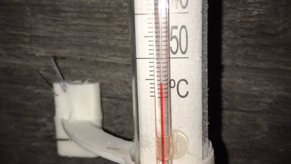 Морозы до -60 градусов и двухметровые сугробы: На ВКО обрушилась суровая зима