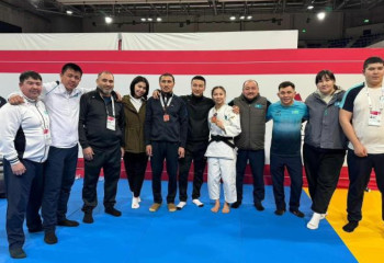 Para athletes win gold and silver medals at tournament in Germany