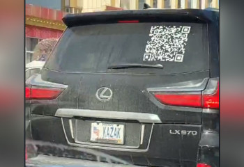 Лексус с госзнаком «Kazak» заметили на дороге