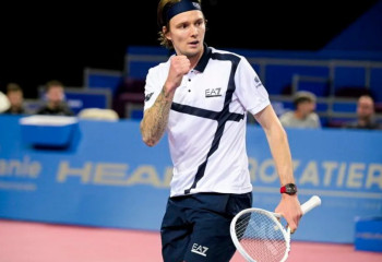 Александр Бублик выиграл первый матч турнира в Дохе