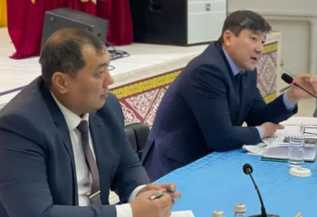 Аким района в Мангистауской области ответил родителям бастующих работников