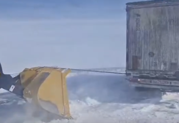 Спасение на дороге: дорожники области Жетысу вызволили из снежного плена 13 авто с 30 пассажирами