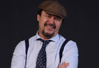 «Жас жігіттей жарқырап». Көпшіліктің сүйікті әншісі Жұбаныш Жексенұлы 50 жасқа толды