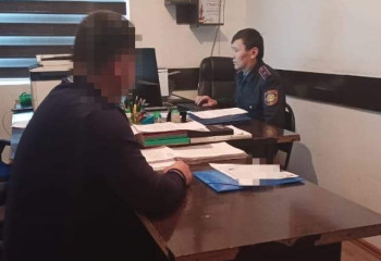 Дүкен сатушысы клиенттердің атынан оп-оңай несие рәсімдеп алған