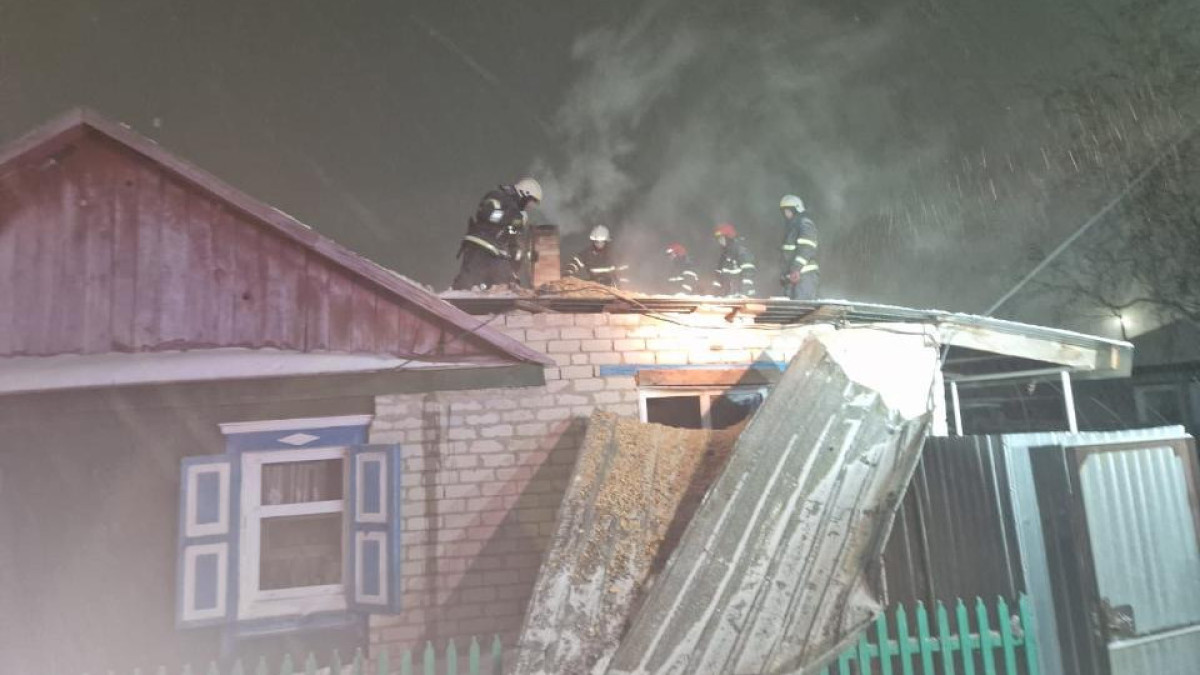 В Павлодаре из пожара в частном доме спасли мужчину