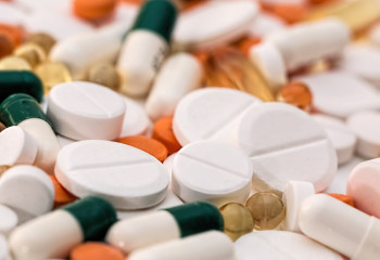 Қарағанды мектептерінде мерзімі өтіп кеткен дәрілер сақталған