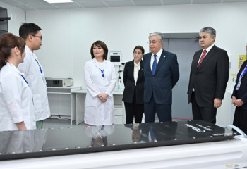 Президент онкологияға шалдыққан науқастарды емдейтін орталық жұмысымен танысты