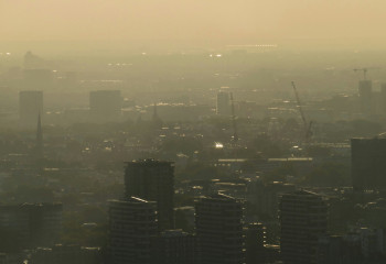 Алматының түтінге тұншыққан көрінісі желіде қызу талқыға түсті