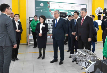 Глава государства ознакомился с «Мастерской Лу Баня» в Усть-Каменогорске