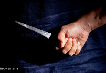 Астанада ер адам танысын көшеде пышақтап өлтірді