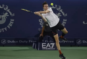 Александр Бублик вышел во второй круг турнира в ОАЭ