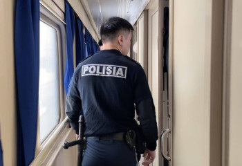 Пьяные пассажиры сорвали стоп-кран в поездах