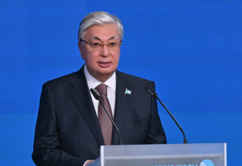 Токаев в режиме телемоста дал старт работе транспортно-логистического терминала в городе Сиане