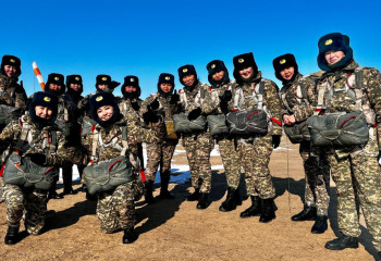 В небе под куполом: женщины-десантницы запустили челлендж