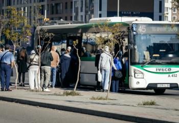 Қоғамдық көлікпен кімдер тегін жүре алатыны белгілі болды