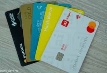 Порядок выдачи детских банковских карт изменился в Казахстане