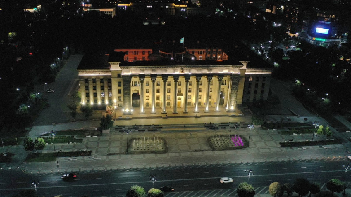 В Алматы 10 автобусов поменяют свой маршрут из-за перекрытия площади