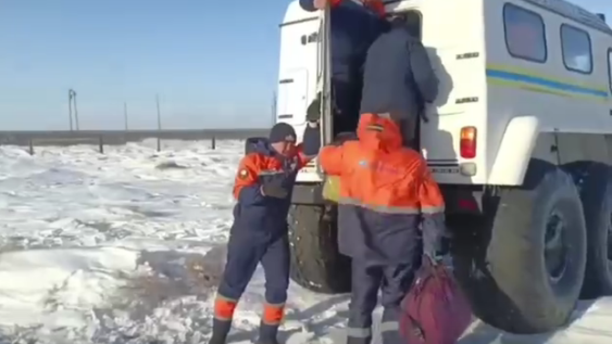 11 взрослых и 2 детей спасли из снежного заноса в Жетысу