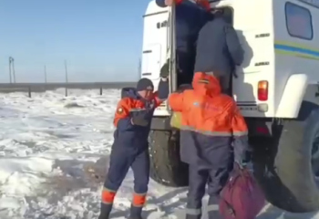 11 взрослых и 2 детей спасли из снежного заноса в Жетысу